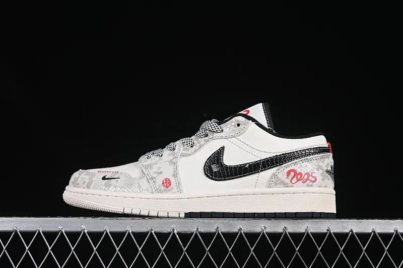 All categories Air Jordan Jordan series basketball shoes Air Jordan 1 Low High-end customized low-top sneakers Air Jordan 1 Low AJ1 Joe 1 Year of the Snake limited pair of black snake scales High-end customized low-top retro basketball shoes SJ9950-055
